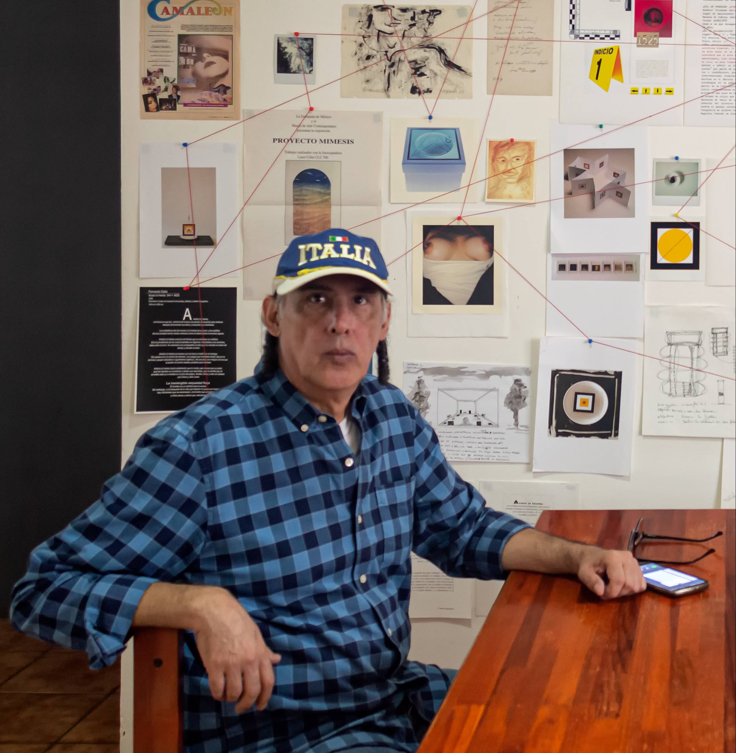 GALLO EN SU ESTUDIO DE CIUDAD DE MÉXICO